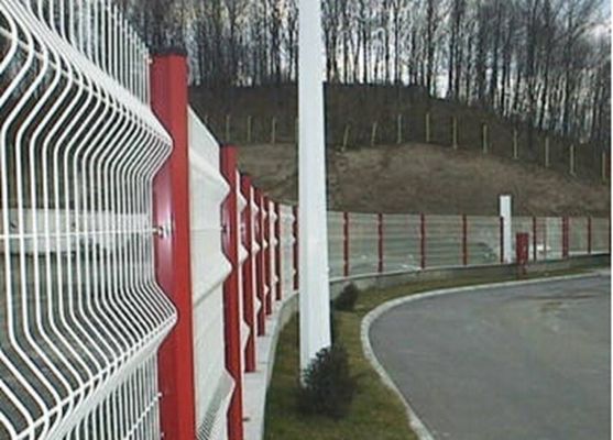 China Malla triangular del jardín de las curvas que cerca la seguridad para el campo de deporte, indicador de alambre de 3-6.0m m proveedor
