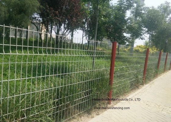 China Cerca soldada con autógena jardín cubierta PVC de la malla de alambre con resistencia a la corrosión fuerte proveedor