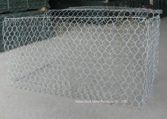 China Tela metálica tejida hexagonal galvanizada sumergida caliente para la jaula de las aves de corral proveedor