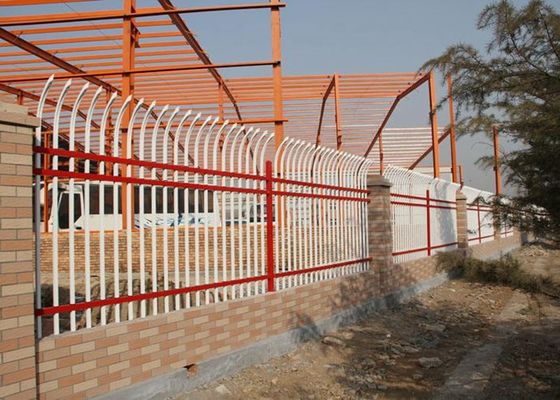 China Alambre de metal de limitación de la seguridad de la pared que cerca color galvanizado del blanco de la tubería de acero proveedor