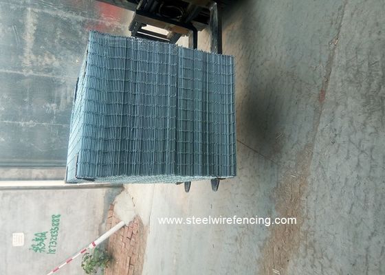 China Malla galvanizada soldada con autógena electro que cerca los paneles antis - Craking para Buliding proveedor